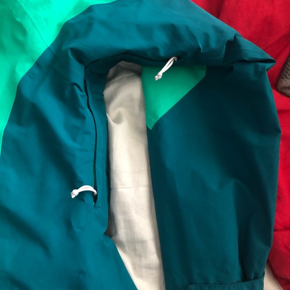 North Face Wind Breaker - Picture 5 of 7